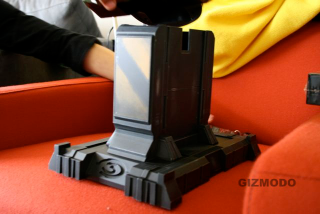Illustration for article titled Halo 3 Xbox 360 Swag Bag is Incredible (Unbagging Shots and Video)